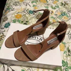 Woman’s size 8 Steve Madden sandal ( Irenee) Tab Nubuck